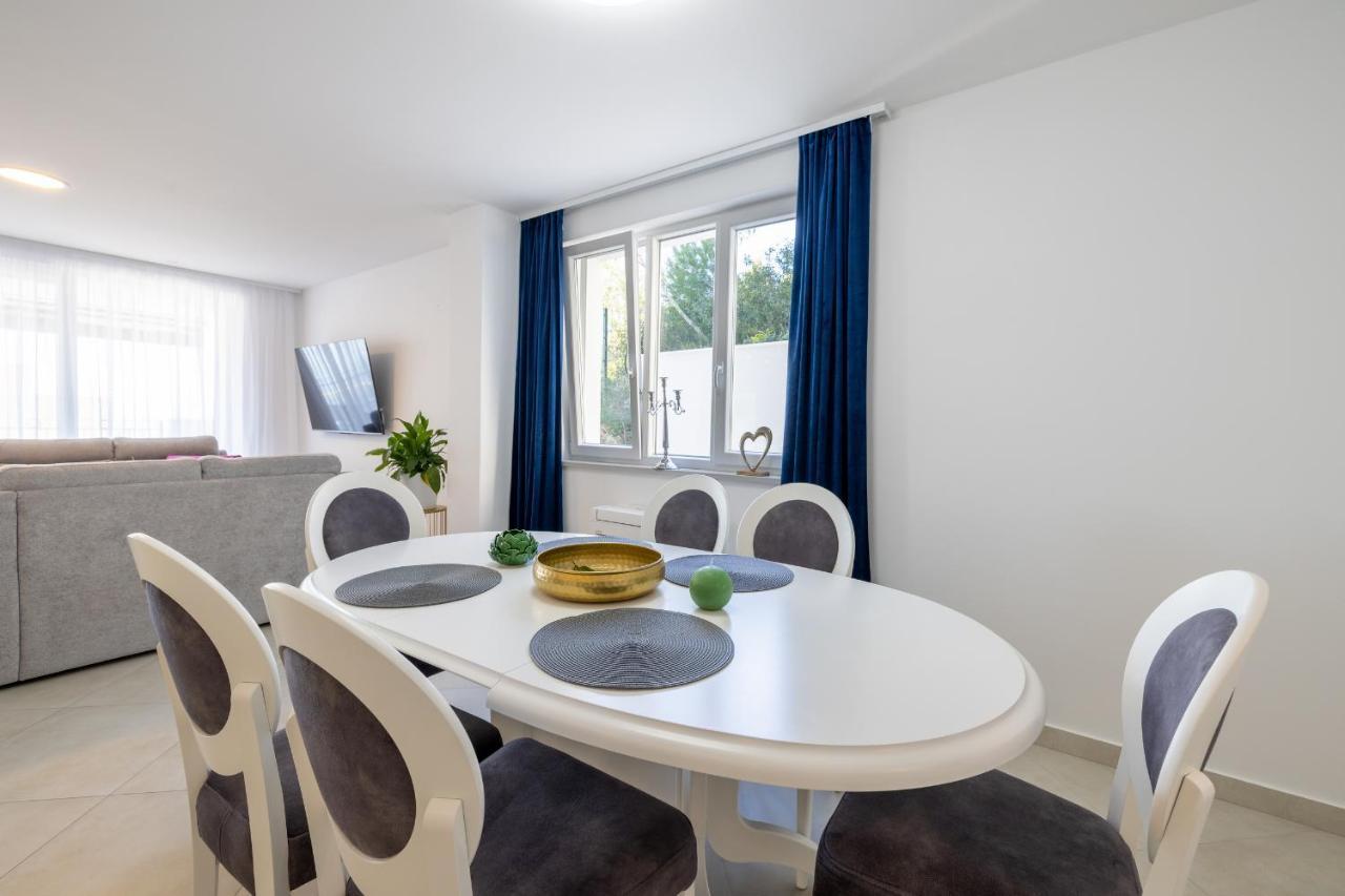 Smaragd - Lapis - Luxury With Shared Pool Appartement Makarska