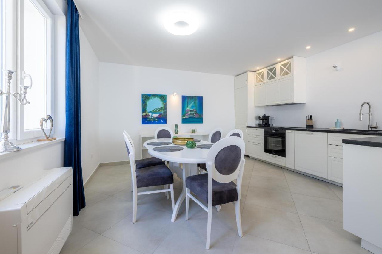 Smaragd - Lapis - Luxury With Shared Pool Apartament Makarska