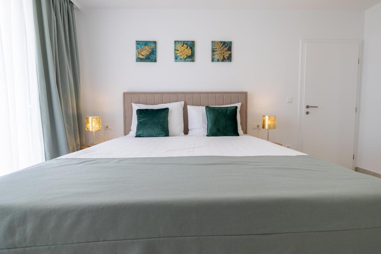 Appartement Smaragd - Lapis - Luxury With Shared Pool Makarska