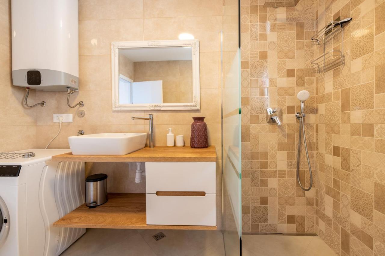 Smaragd - Lapis - Luxury With Shared Pool