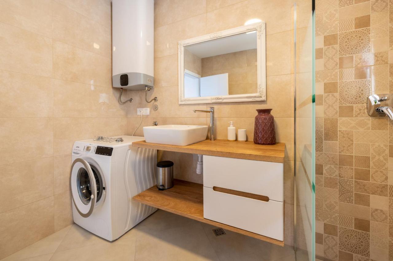 Appartement Smaragd - Lapis - Luxury With Shared Pool Makarska