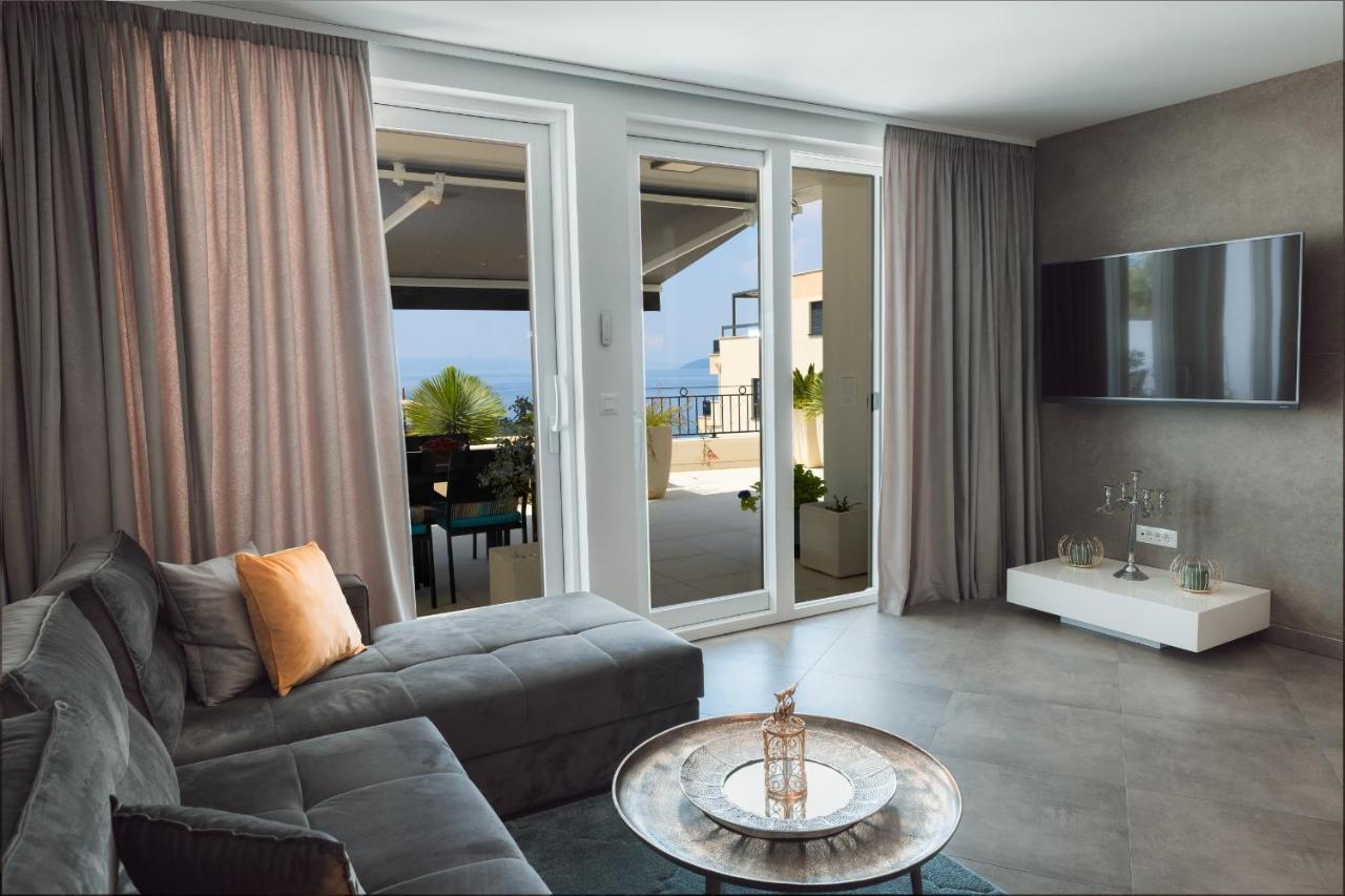 Smaragd - Lapis - Luxury With Shared Pool Makarska