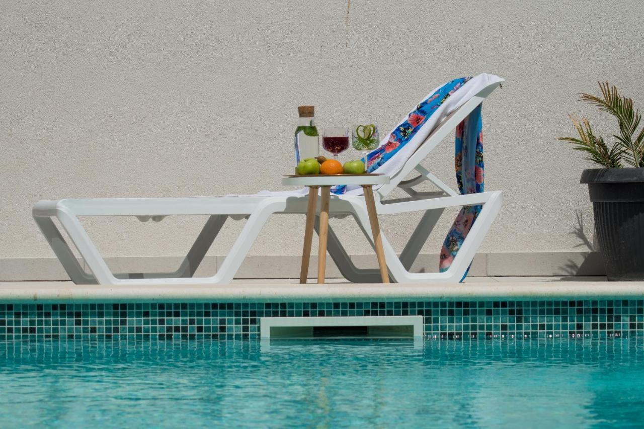 Smaragd - Lapis - Luxury With Shared Pool Apartament *